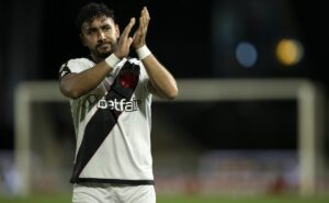 rafael paiva explica motivo de substituir payet durante jogo do vasco