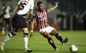 andré silva recebe elogios da torcida mesmo com derrota do são paulo