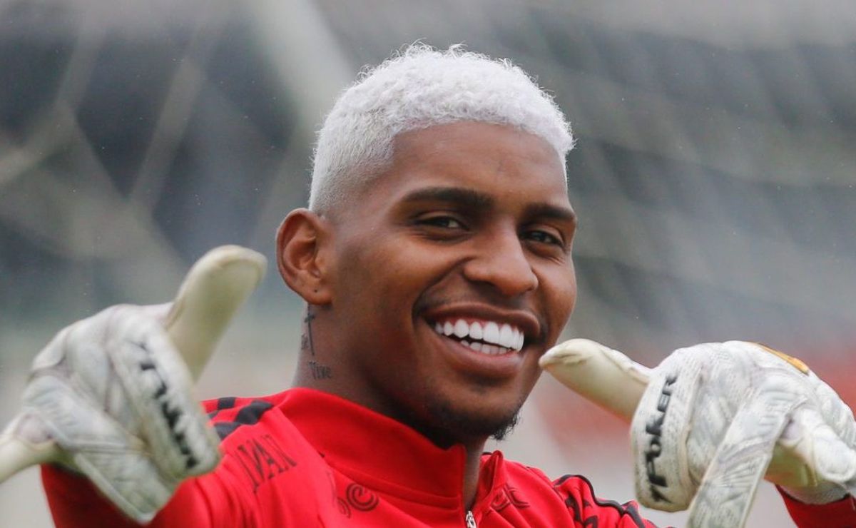 fim da novela: hugo souza toma decisão sobre reforçar santos na série b, mas acerta com corinthians