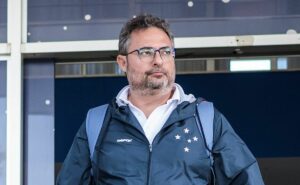 mattos acerta retorno de atacante revelado no cruzeiro e fernando seabra ganha reforço