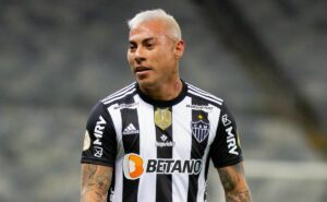 jogador do atlético mineiro, vargas não descarta jogar na universidade do chile
