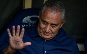 r$ 174,6 milhões: tite aprova contratação de jorge sánchez, mas flamengo avalia problema em negociação