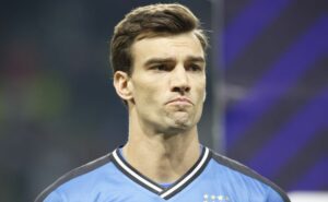 torcida organizada do vasco pede léo jardim como capitão e a saída de 11 jogadores