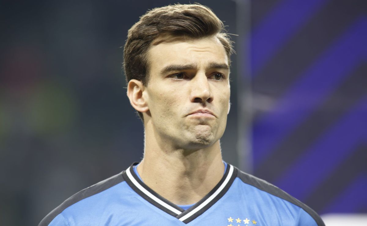 torcida organizada do vasco pede léo jardim como capitão e a saída de 11 jogadores