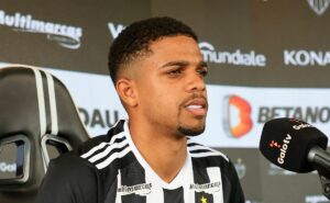 após estreia no atlético, robert manda recado nas redes sociais