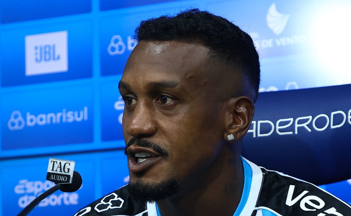 torcida do grêmio critica edenílson e du queiroz em derrota pelo brasileirão: "constrangedor"