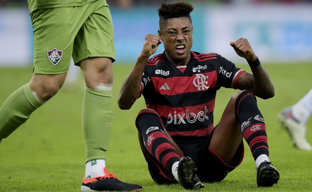 ex árbitro reprova pênalti a favor do flamengo em bruno henrique: "está difícil"