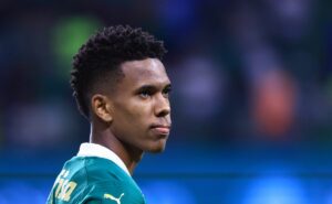 estevão brilha em vitória do palmeiras, mas se machuca e preocupa torcida