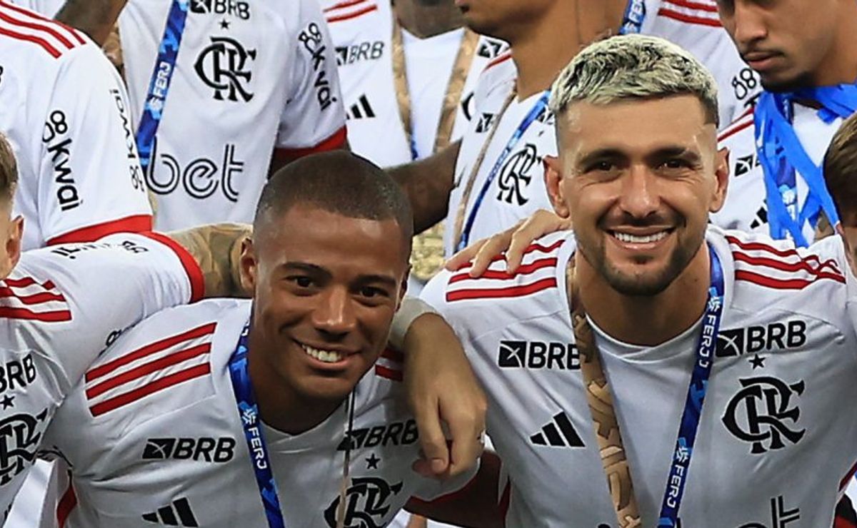 entre de la cruz e arrascaeta, flamengo escolhe quem vai usar a camisa 10 que era de gabigol