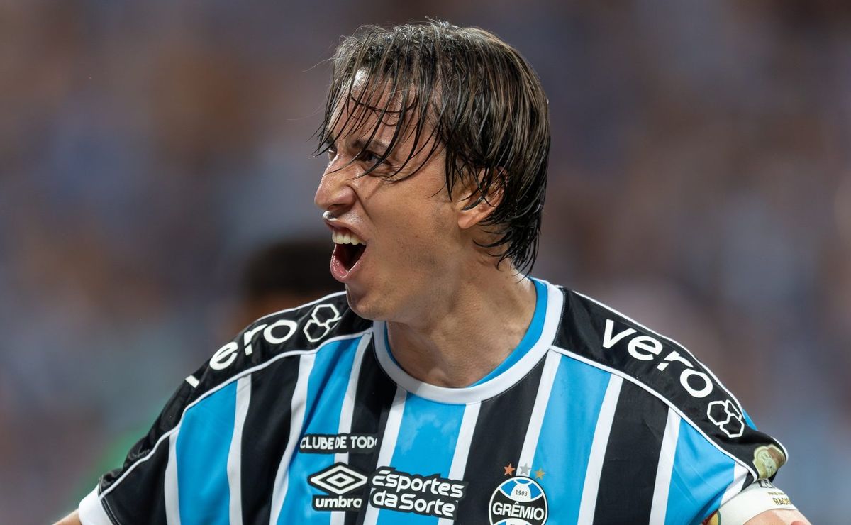 quase 2 meses sem jogar: geromel deve substituir kannemann em confronto contra o botafogo