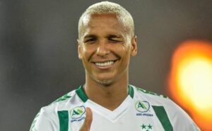 contratação de deyverson pelo grêmio fica perto de acontecer; outro centroavante também vai chegar