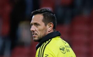 ex flamengo, diego alves toma decisão na carreira e segue sem se aposentar