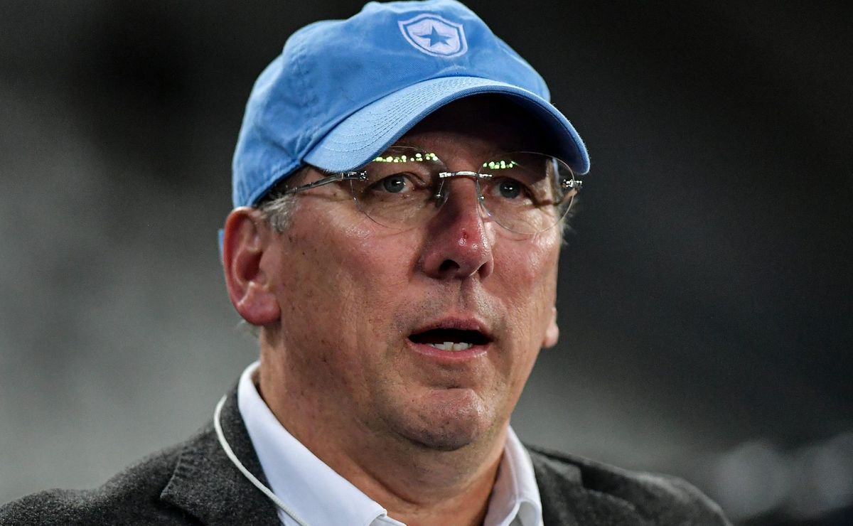 textor disputa com flamengo contratação de campeão da copa do mundo