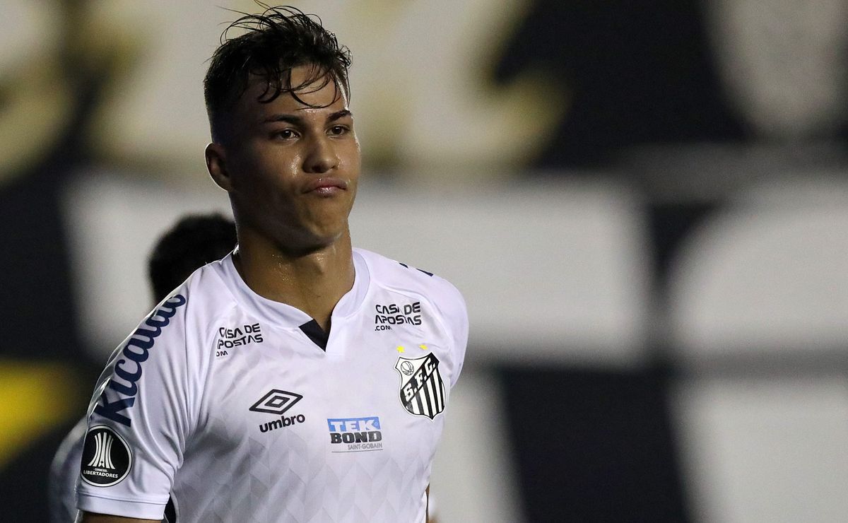 santos notifica cruzeiro e juventus pela contratação de kaio jorge; caso pode parar na fifa 