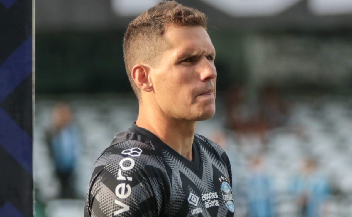 rafael cabral é criticado por cruzeirenses após lance no grêmio: "pior goleiro da nossa história"