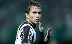 bernard revela que se apresentará a milito no atlético mineiro em 15 dias; veja o planejamento do meia