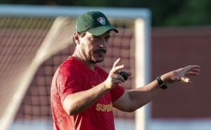 felipe melo não treina e chance de desfalcar o fluminense complica diniz no flaflu
