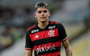 ayrton lucas inicia transição física e pode reforçar o flamengo; veja os detalhes