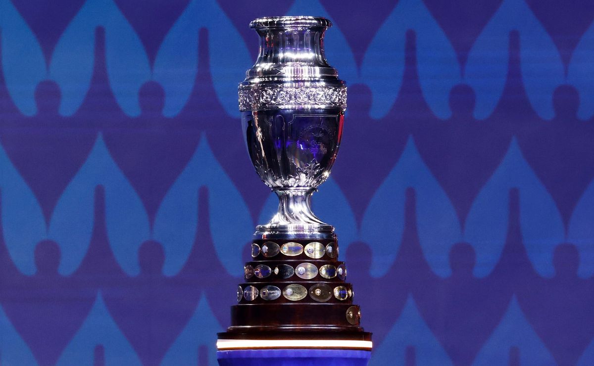 a copa américa utiliza o mesmo troféu a mais de 100 anos