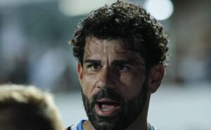 diego costa tem lesão na coxa e deve desfalcar grêmio por um mês