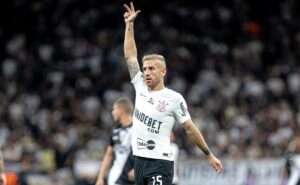 santos faz contato por pedro henrique e atacante decide ficar no corinthians 