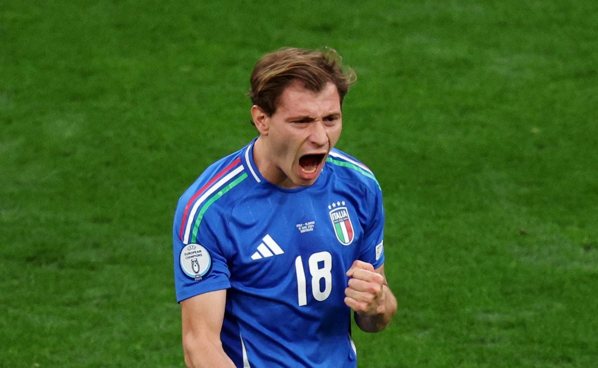 itália vira contra albânia com golaço de barella na estreia da euro 2024