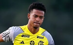 ficou muito abalado: carlinhos tem decisão exposta no flamengo e bastidores são divulgados