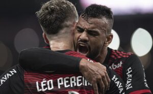 fabrício bruno ou léo pereira: flamengo aceita vender um de seus zagueiros 