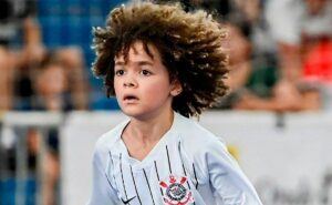 joia do corinthians aceita proposta de r$ 200 mil de luvas do palmeiras e rival revela motivo