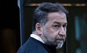 sheik faz críticas sobre augusto melo no corinthians e castán completa: "está perdido"