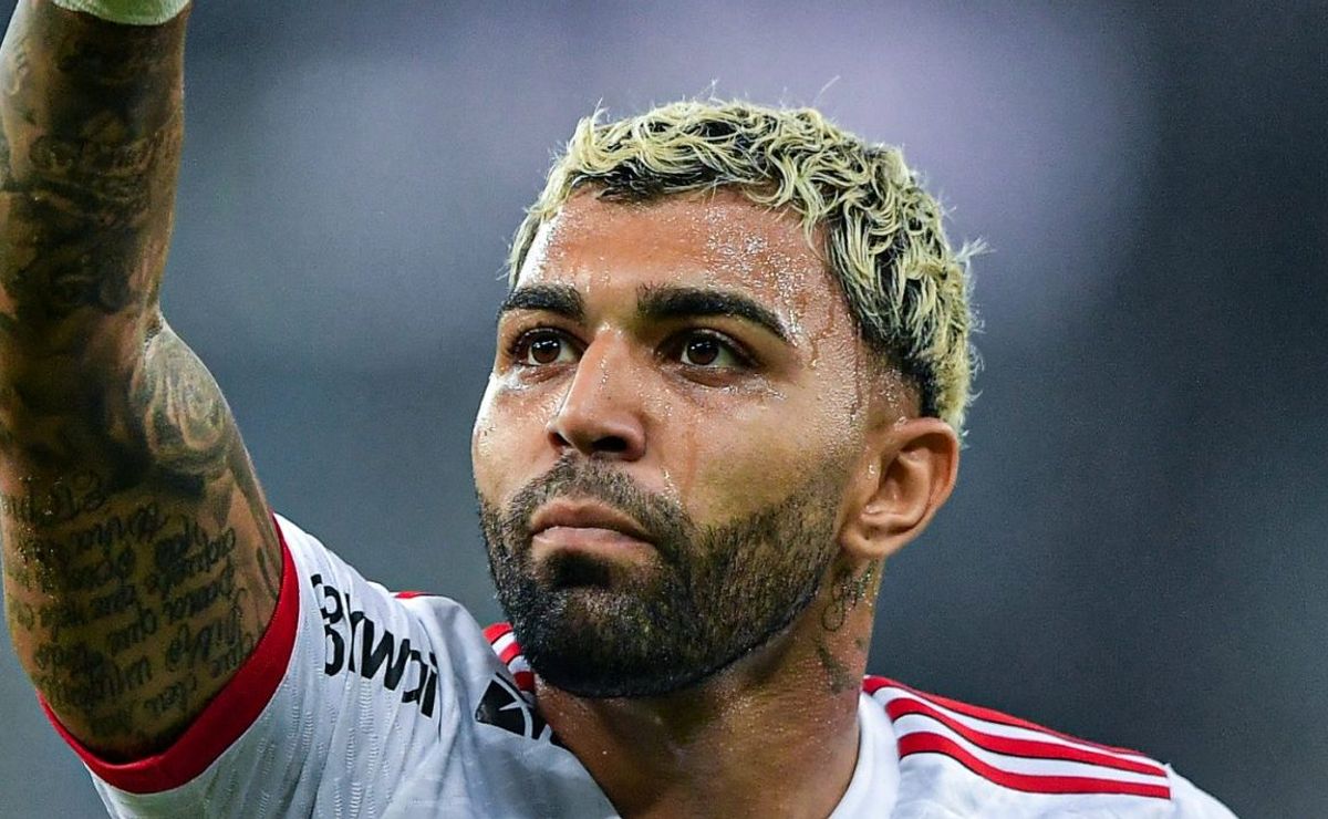 gabigol beija escudo no flamengo após gol marcado e torcida ovaciona: "ele voltou"