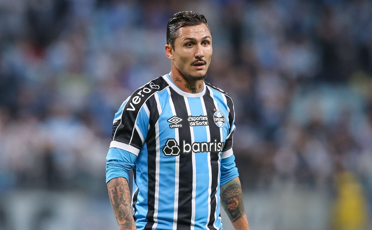 agora na arábia, vina diz que deseja voltar ao grêmio