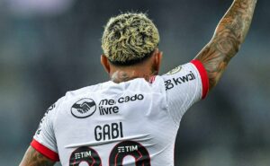 gabigol fala novamente sobre ter utilizado camisa do timão e esfria possível negociação: “me arrependo”