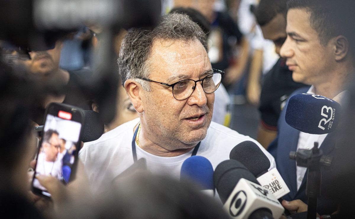 marcelo teixeira ouve a torcida e manda embora dois meio campistas no santos; cazares é um deles