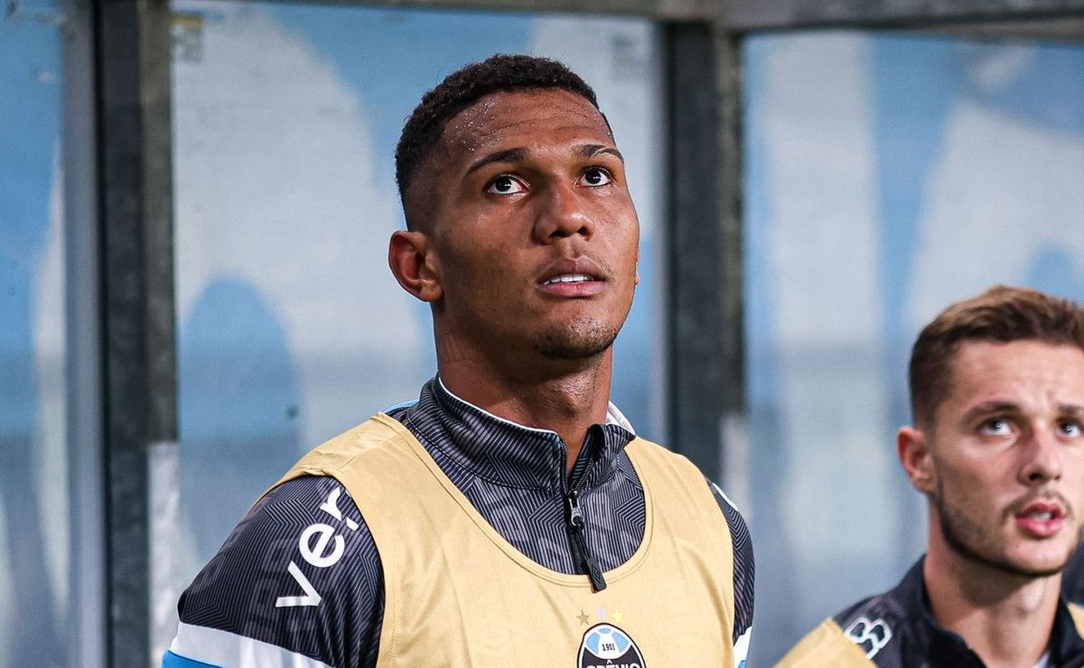 ex grêmio, adriel entra na mira do corinthians para substituir carlos miguel