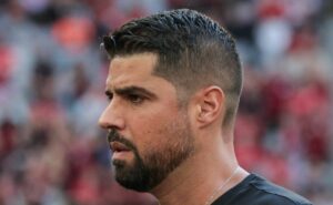 “joga quem quer”: antónio oliveira não poupa e ‘manda a real’ sobre momento do corinthians
