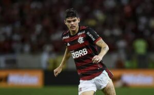 flamengo faz força tarefa para ter ayrton lucas e define plano b