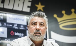 sob pressão, gallo traça estratégia no santos para contratar reforços