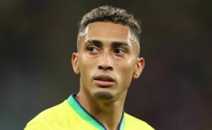 em entrevista coletiva, raphinha responde críticas de ronaldinho a seleção brasileira