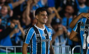 cristaldo assume papel de artilheiro no grêmio e se torna principal arma de renato