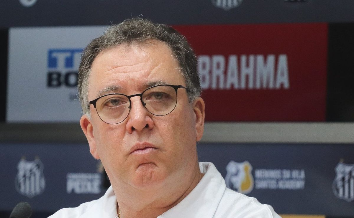 marcelo teixeira chega ao ct rei pelé e carille é informado sobre situação no santos