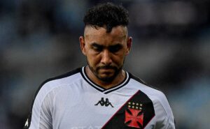 payet pode ir embora do vasco por atraso salarial de r$ 3 milhões