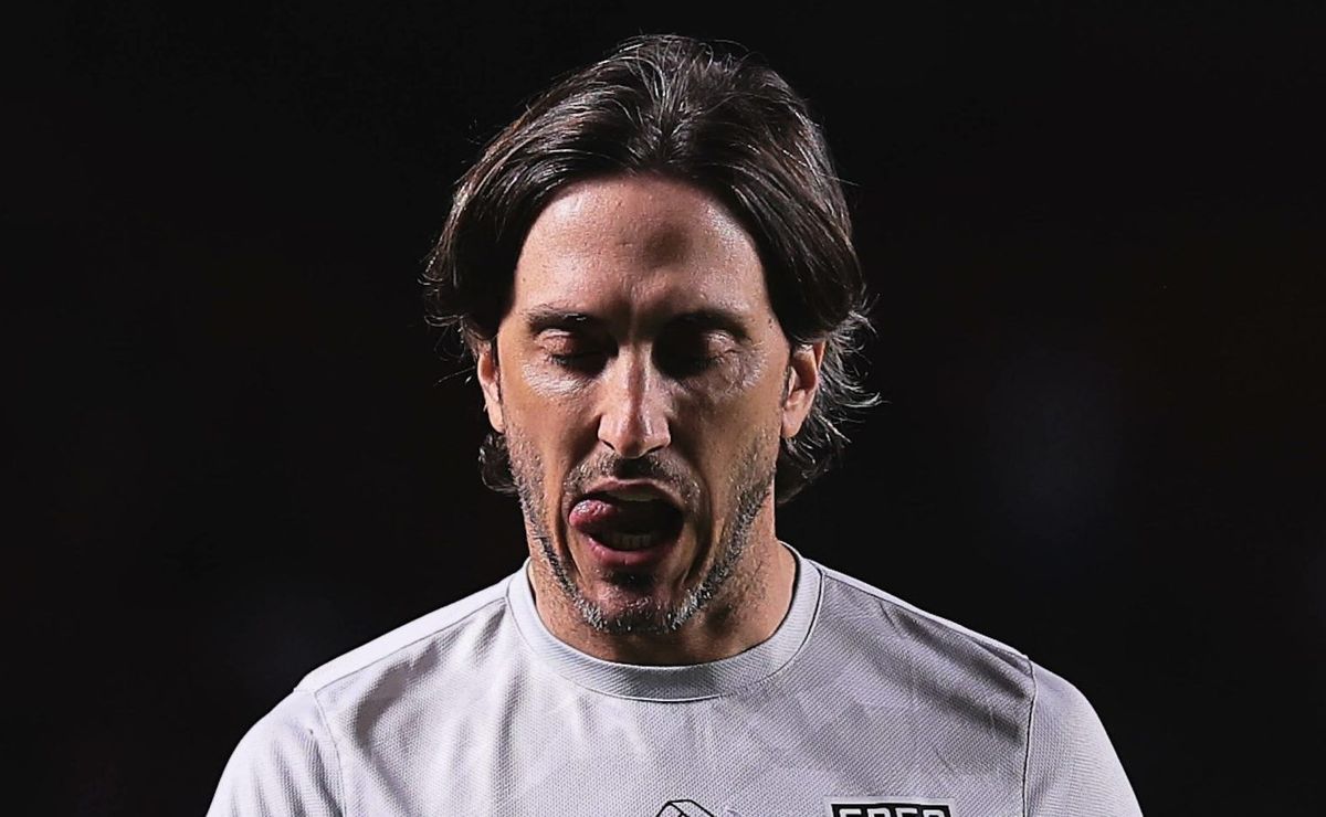 torcida do são paulo se revolta com zubeldía após derrota de virada: “burro” 