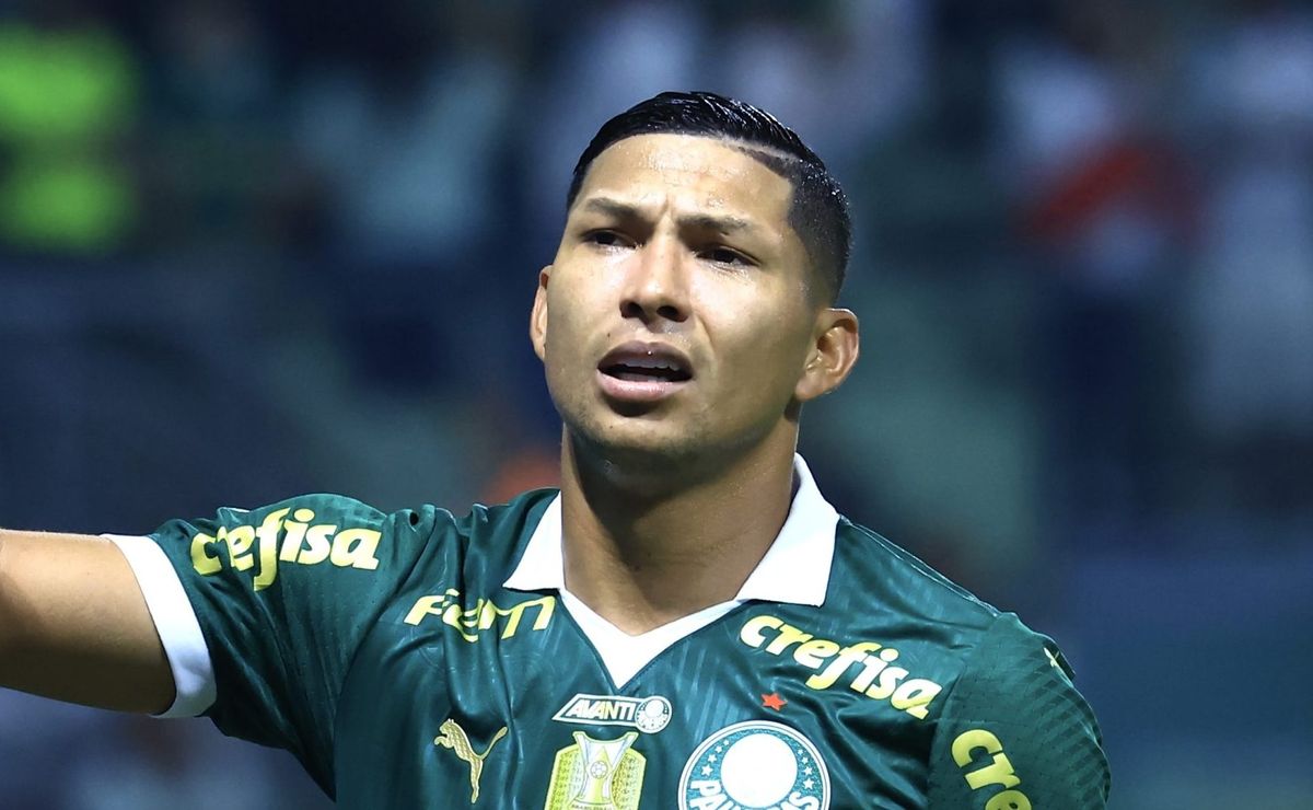 rony iguala evair e entra no top 10 de artilheiros do palmeiras no brasileirão