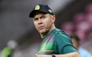 mozart, técnico do mirassol, revela estratégia para enfrentar o santos e dispensa favoritismo