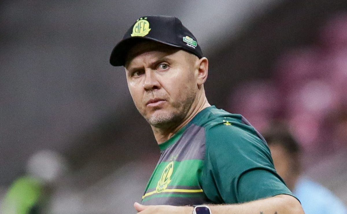 mozart, técnico do mirassol, revela estratégia para enfrentar o santos e dispensa favoritismo