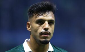 gabriel menino reconquista prestígio com abel no palmeiras e vira titular no ataque