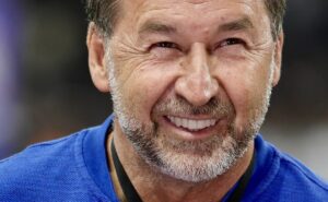 augusto melo avança e corinthians aguarda reforço às 22h deste domingo: "empresário já está em sp"