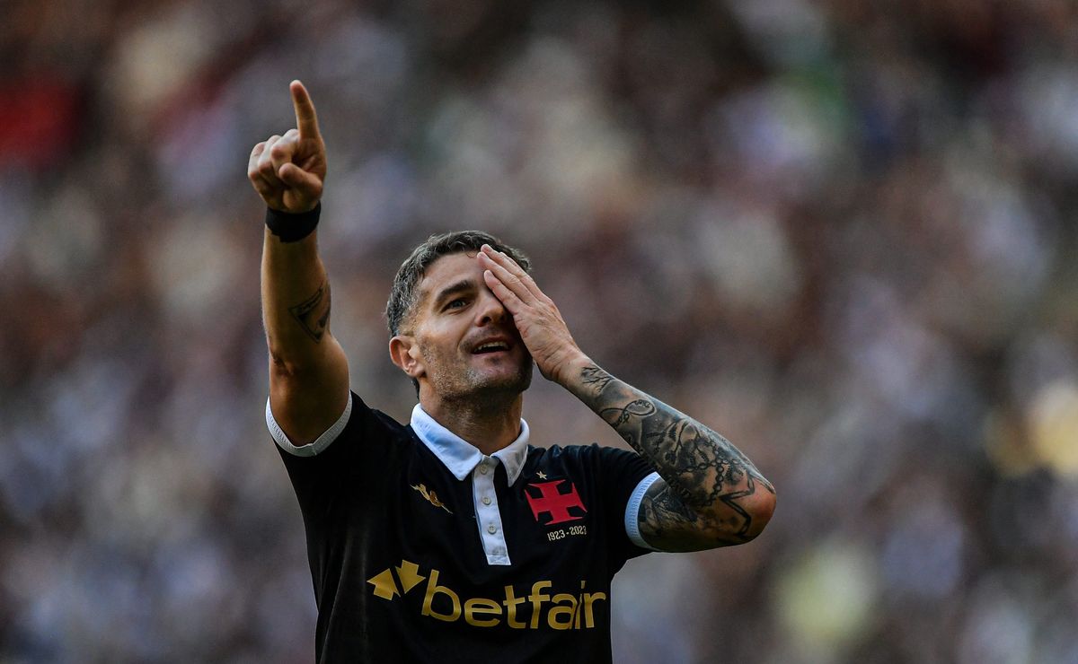 vegetti do vasco marca quatro gols e é artilheiro do campeonato brasileiro 2024