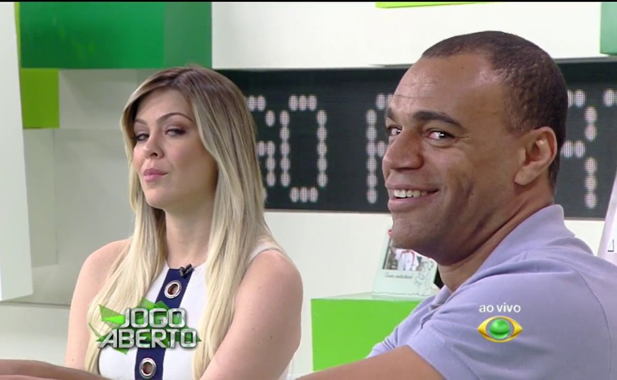 denílson provoca renata fan com chegada de maurício ao palmeiras: "faz tempo que não briga por títulos"